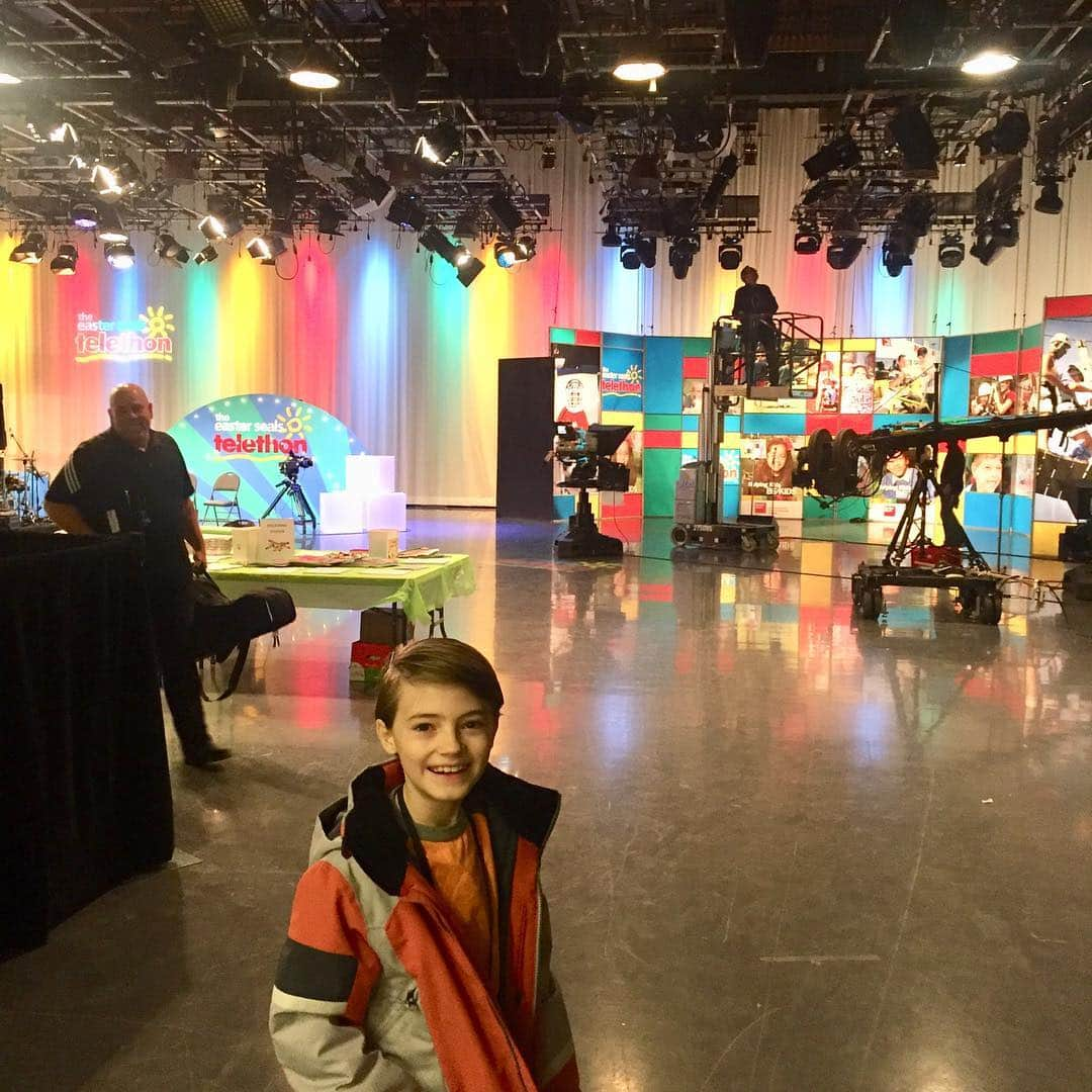 ジャクソン・ロバート・スコットさんのインスタグラム写真 - (ジャクソン・ロバート・スコットInstagram)「Getting ready to volunteer for the Easter Seals Ontario Telethon LIVE tomorrow, Sunday 4/7 10am-5pm EST. Will air on the CBC channel in Ontario and YouTube.com/EasterSealsont for international viewing. My first hosting experience (3pm-5pm) to help raise $ for children with physical disabilities. Looking forward to meeting and getting to know the stories of these inspiring kids...Beyond excited! If you would like to donate to this amazing cause, please visit EasterSeals.org or you can call the telethon hotline any time on Sunday between 10am-5pm EST during the live broadcast- Int.# 1-866-996-5799 or Local # 416-205-3300. Let’s come together to help kids be kids and make a difference in their lives!  #eastersealson #eastersealstelethon #eastersealstelethon2019」4月7日 10時44分 - jacksonrobertscottofficial