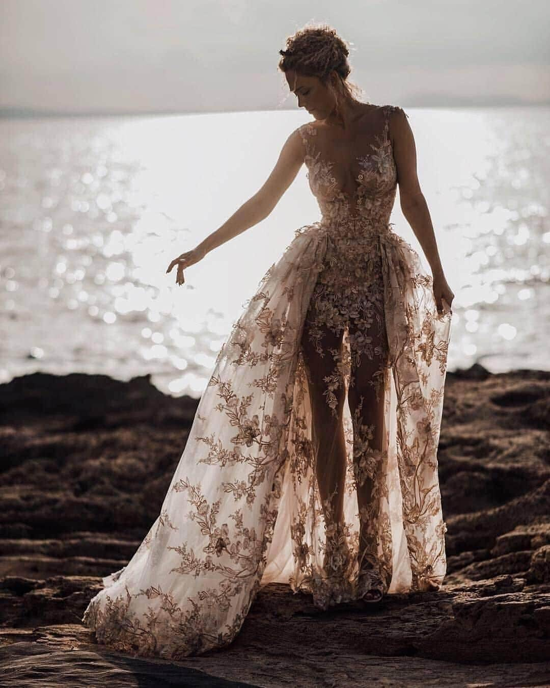 Galia Lahavさんのインスタグラム写真 - (Galia LahavInstagram)「You've got sunshine on your shoulders | This perfect moment featuring our #GLBride @betty_igleo in her perfect #LilyRose gown #GLCouture 📷 @tali__photography」4月7日 10時54分 - galialahav