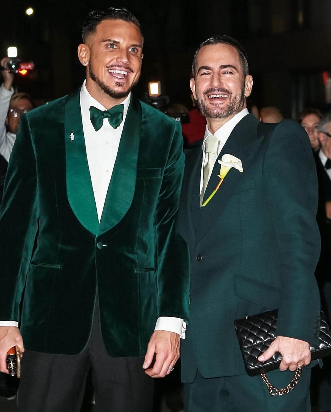 Just Jaredさんのインスタグラム写真 - (Just JaredInstagram)「Newlyweds @themarcjacobs & @chardefrancesco arrive at their wedding reception after getting married! Congrats!! #MarcJacobs #CharDefrancesco Photos: Backgrid」4月7日 11時05分 - justjared