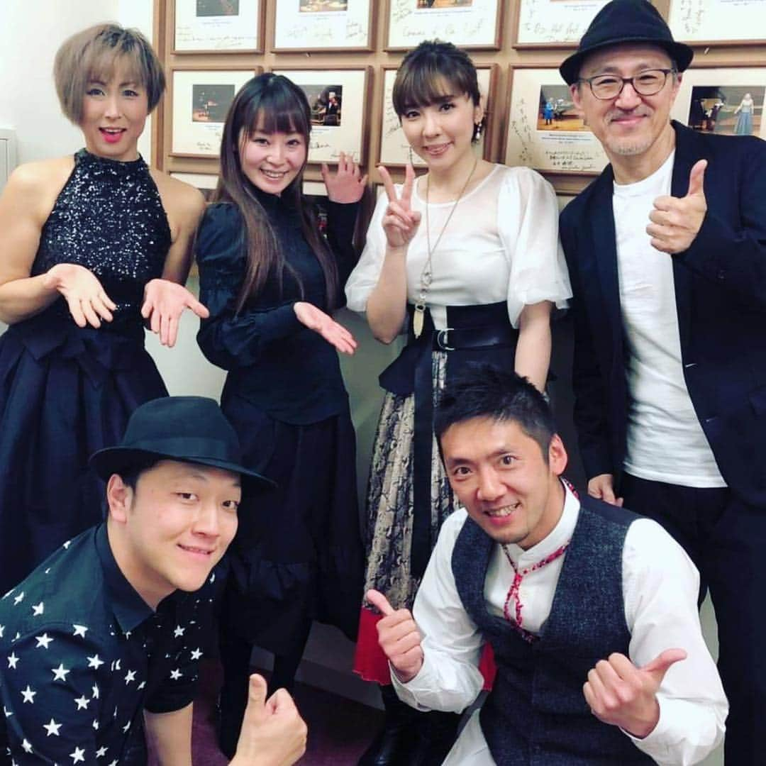 増崎孝司さんのインスタグラム写真 - (増崎孝司Instagram)「岡本真夜さん「弾き語りツアー」24カ所41公演のツアーファイナル・東京公演/王子ホールに参加させて頂きました！真夜さんの柔らかな歌声と素晴らしいメンバーの皆さんのアンサンブル、とても素敵で楽しいコンサートで終わるの勿体なかったな〜 また一緒に演れる日を楽しみにしています。7ヶ月のツアー、お疲れ様でした！ゆっくり休んでねー 23/19」4月7日 2時08分 - takashimasuzaki