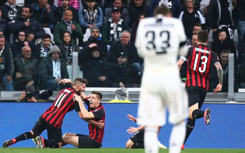 ACミランさんのインスタグラム写真 - (ACミランInstagram)「🔫 Pum Pum Pum. Piątek breaks the deadlock in Turin ⚽️ 🔫 Il primo gol di Piątek contro la Juve in maglia rossonera 🔴⚫️ #JuveMilan #ForzaMilan」4月7日 2時10分 - acmilan