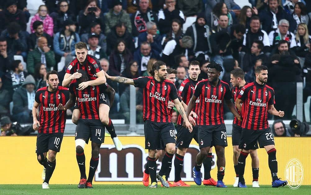 ACミランさんのインスタグラム写真 - (ACミランInstagram)「🔫 Pum Pum Pum. Piątek breaks the deadlock in Turin ⚽️ 🔫 Il primo gol di Piątek contro la Juve in maglia rossonera 🔴⚫️ #JuveMilan #ForzaMilan」4月7日 2時10分 - acmilan