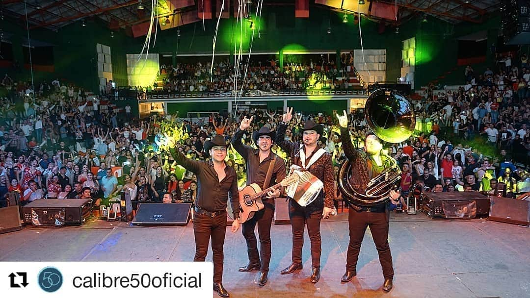 エデン・ムーニョさんのインスタグラム写真 - (エデン・ムーニョInstagram)「NUESTRO PRIMER SHOW Y NUESTRA PRIMER CASA LLENA🇨🇴❤ COLOMBIA AQUI EMPIEZA NUESTRA HISTORIA DE AMOR  GRACIAS VILLAVO  #Repost @calibre50oficial (@get_repost) ・・・ Villavo, infinitas gracias de parte de todo el equipo que conforma Calibre 50. ¡Los llevamos en el corazón y queremos volver pronto!」4月7日 2時23分 - edenmunoz