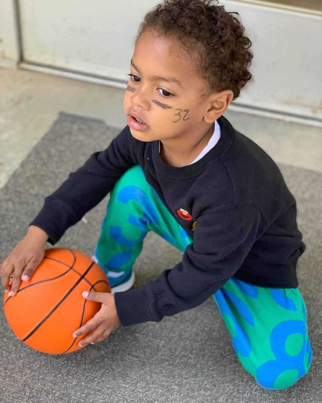 ジョーダナ・ブリュースターさんのインスタグラム写真 - (ジョーダナ・ブリュースターInstagram)「Cheering on cousin juju ❤️🏀#ladavis」4月7日 2時33分 - jordanabrewster