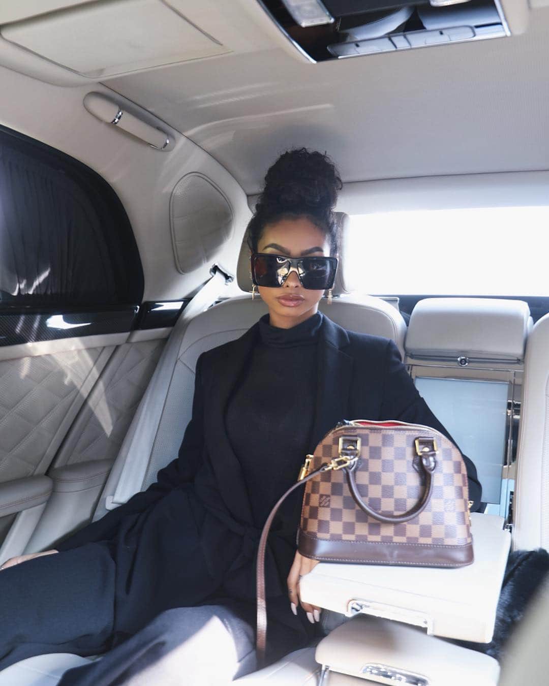 ジェイデ・ピアスのインスタグラム：「Suit life. Blazer- @hm Top- @missguided Trousers- @prettylittlething Glasses- @gucci Bag- @louisvuitton  My outfit (not including accessories) is literally years old. Keeping staple pieces in your wardrobe is a must! I’ll always wear these items again and again...」