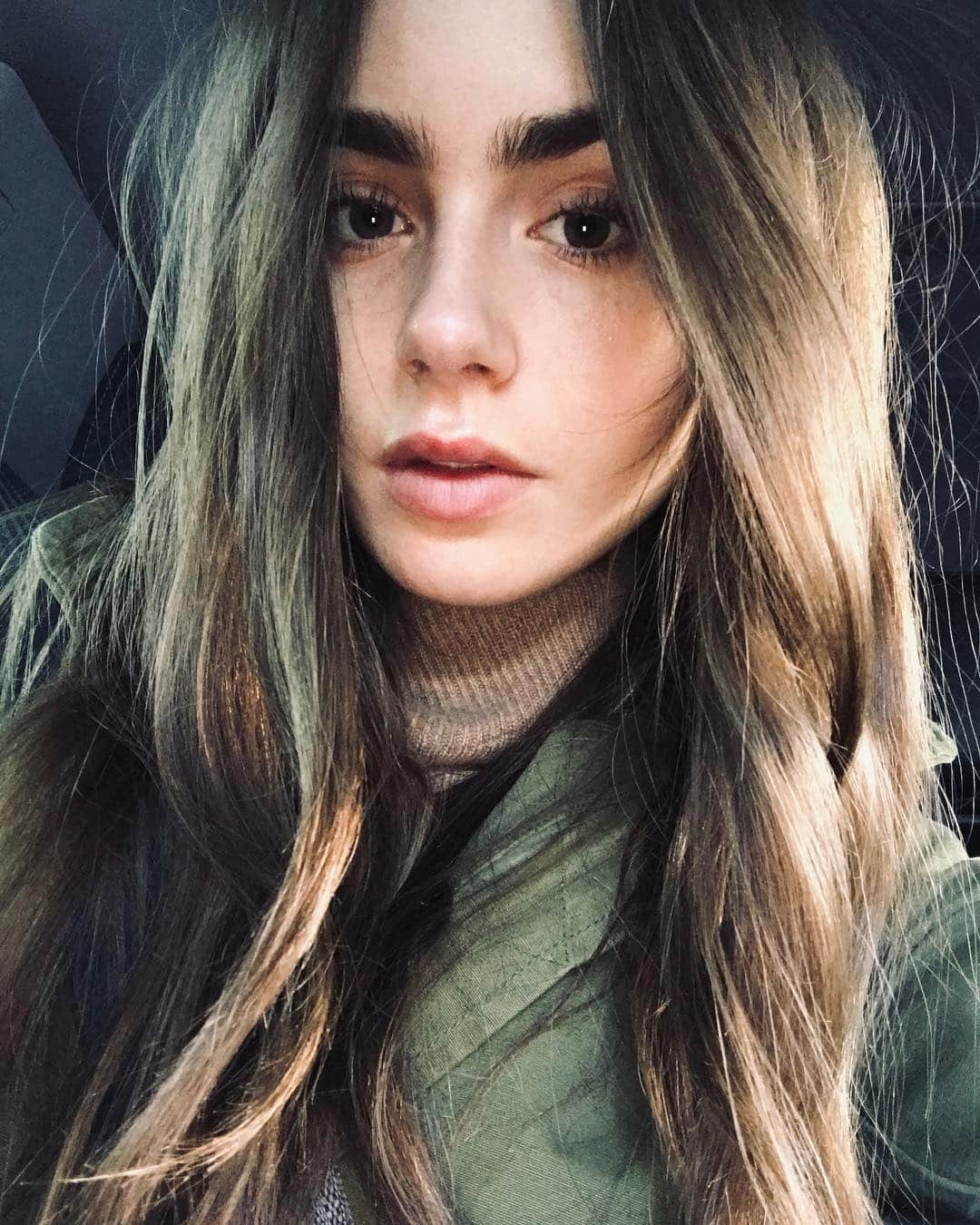 リリー・コリンズさんのインスタグラム写真 - (リリー・コリンズInstagram)「In transit...」4月7日 2時43分 - lilyjcollins