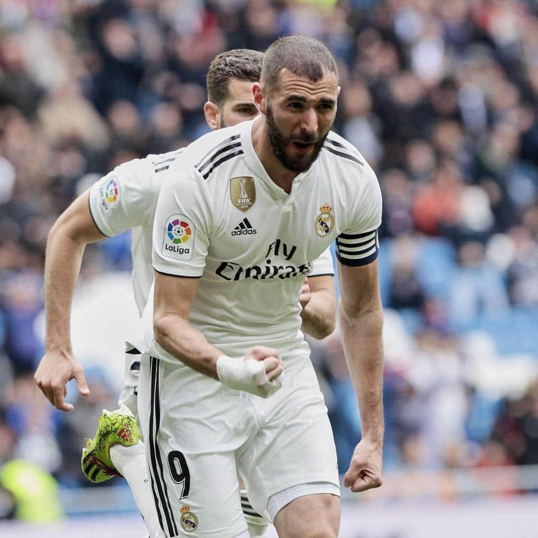 FIFAワールドカップさんのインスタグラム写真 - (FIFAワールドカップInstagram)「@karimbenzema scored twice for @realmadrid to secure a comeback victory against @sdeibar in @laliga. With 1️⃣1️⃣ goals, he became the 3rd best scorer in the top 5 European leagues in 2019 after: @leomessi (17⚽️) @k.mbappe (14⚽️) . Who do you think will finish on top this season? #top #talent #laliga #realmadrid #eibar」4月7日 3時09分 - fifaworldcup