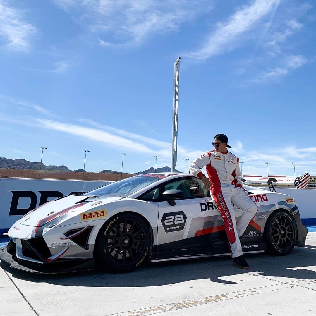 Hugo Garciaさんのインスタグラム写真 - (Hugo GarciaInstagram)「Manejar un Lambo de carrera ✔️😜」4月7日 3時18分 - hugogarcia