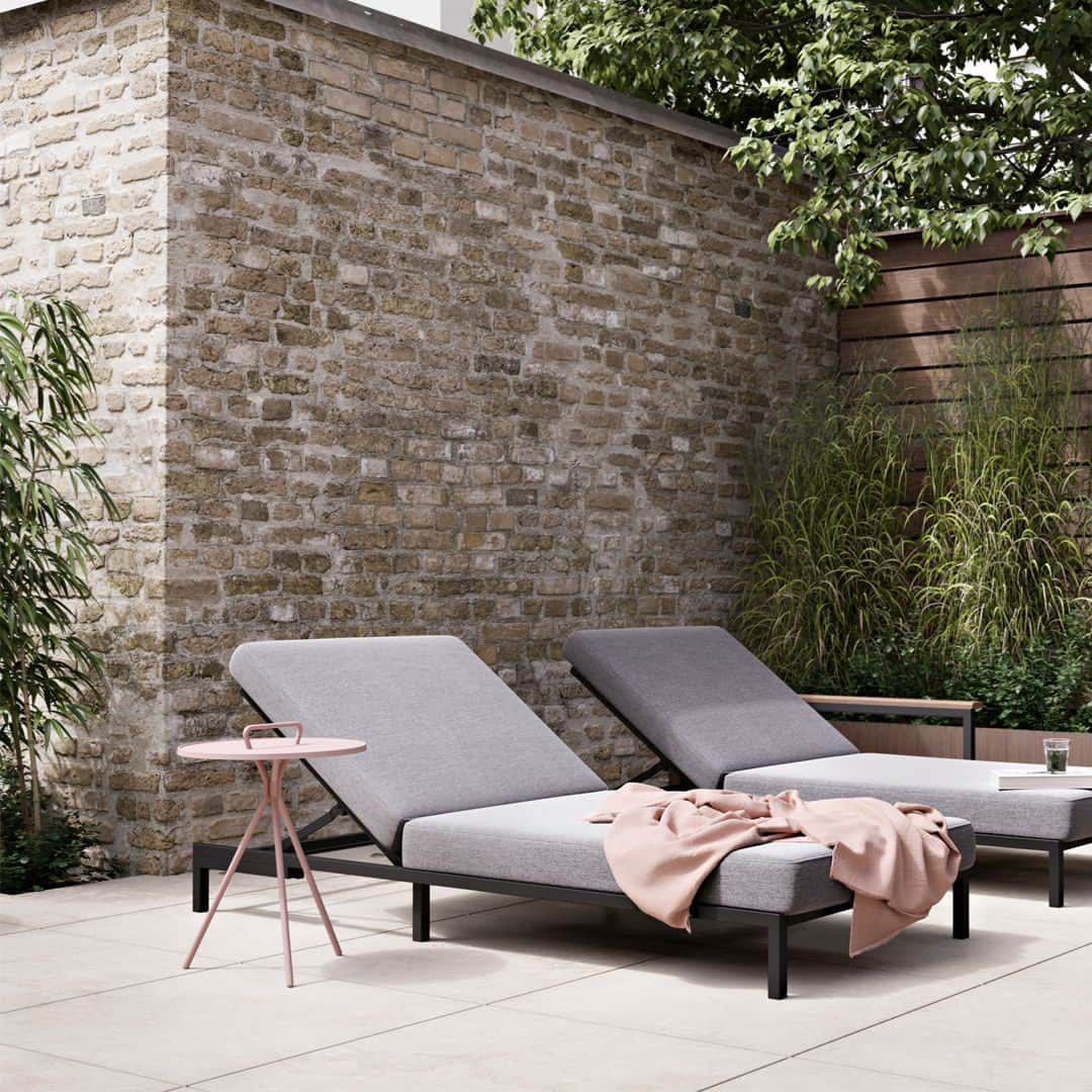 BoConceptさんのインスタグラム写真 - (BoConceptInstagram)「Take advantage of the sun with the perfect sunbed lounger.  #BoConcept #spring #design #interior #outdoorliving #outdoordecor #danishdesign #furniture #herecomesthegoodlife」4月7日 3時23分 - boconcept_official