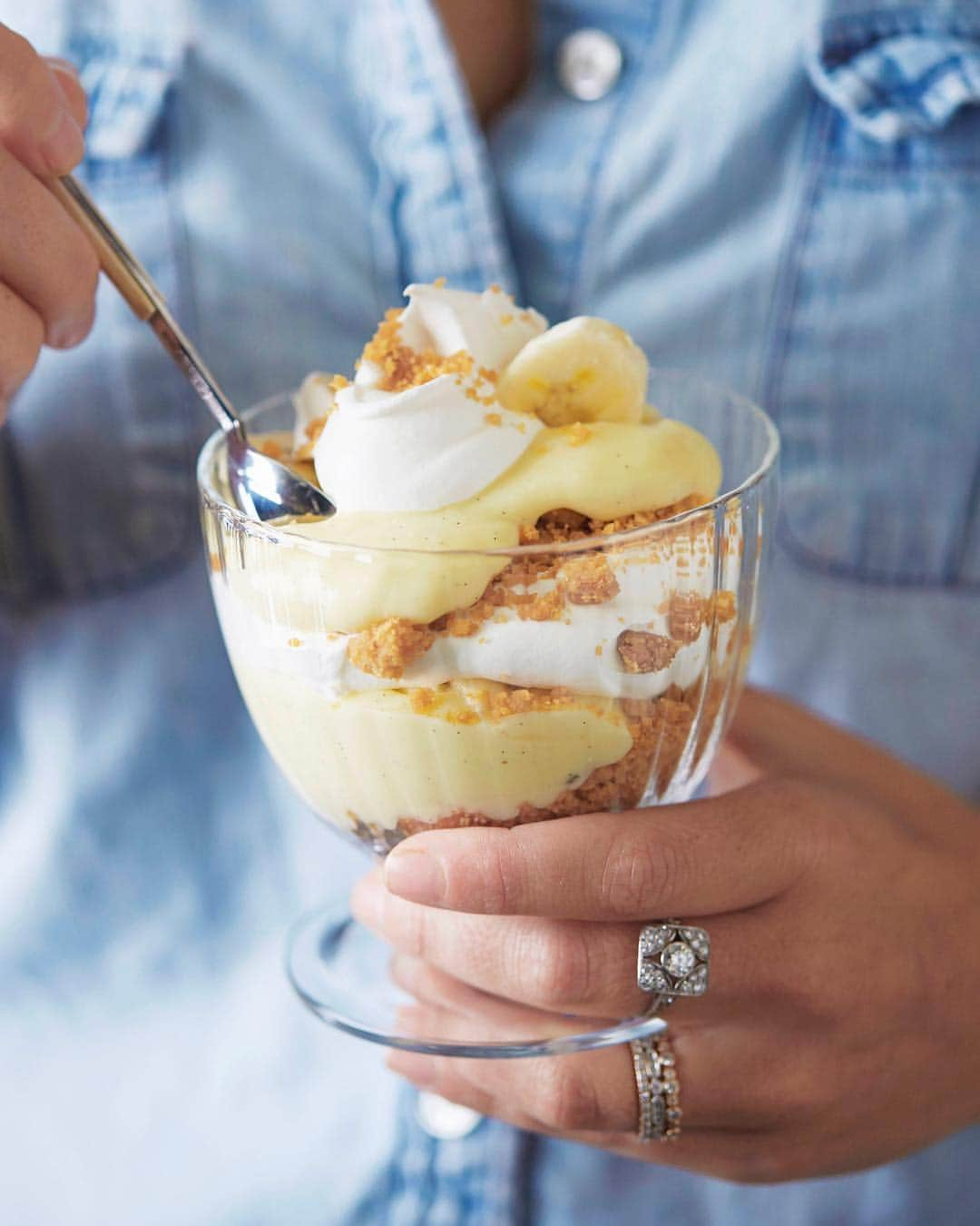 Gaby Dalkinさんのインスタグラム写真 - (Gaby DalkinInstagram)「Tell me this isn’t the cutest Banana Cream Pie Parfait you’ve ever seen!!!??! Obsessed! Grab the recipe on the blog 🍌」4月7日 3時26分 - whatsgabycookin