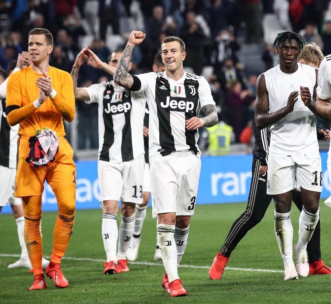 ヴォイチェフ・シュチェスニーのインスタグラム：「Objective complete 👍💪 #ForzaJuve #JuveMilan #Szczesny」