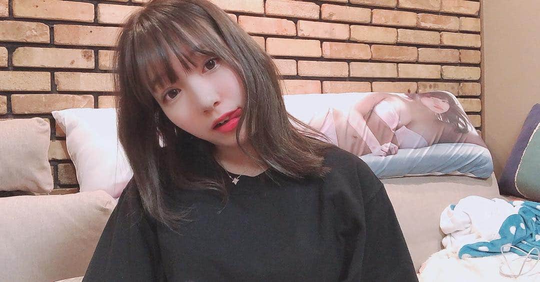 のインスタグラム：「サムネに使ったやつ〜 深夜投稿ごめんです  四月初投稿。 なんか色々と バタバタしておりまして インスタ活動忘れてました😣  近況報告しますと 肌の治安が悪くなってきたので いつもお世話になってる イセアクリニックさんで ジェネシスしてきた 肌の治安がデトロイトから カナダくらいになりました。  そんな詳しく知らないけどw🇺🇸🇨🇦 すんません。  花粉でまーじ 肌の治安荒地だったから 戻ってきてくれてよかった。 イセアさまさまです。  #京佳 #インスタ活動 #もうすぐ #令和 #新生活 #はじまる #ねむい #美容 #イセアクリニック #盛れた #ねむい #最近 #全然寝てない #四月 #インスタ投稿 #写真切れしてます #フォロワー増やしたい」