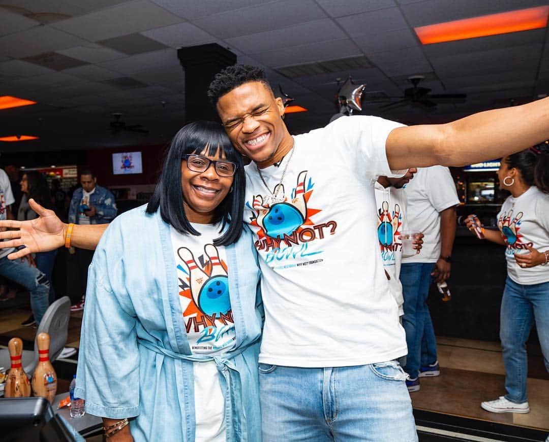 ラッセル・ウェストブルックさんのインスタグラム写真 - (ラッセル・ウェストブルックInstagram)「Thank you to everyone who come out to the 9th Annual #WHYNOTBOWL it was a huge success. Our goal reminds the same and that’s to impact and inspire people all over the world. Thru @whynotfoundation we are going to continue to spread the WHYNOT? mentality in hope to make the world a better place. Thank you to all the supporters!!!」4月7日 3時37分 - russwest44