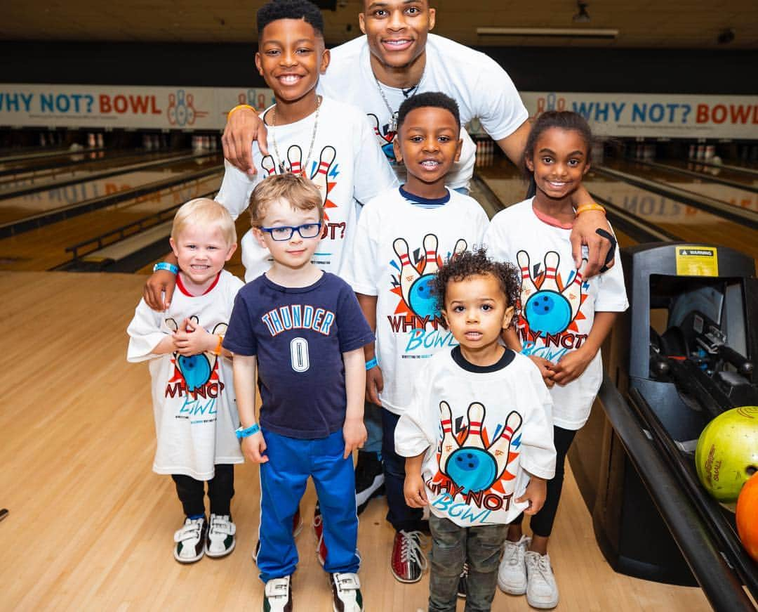 ラッセル・ウェストブルックさんのインスタグラム写真 - (ラッセル・ウェストブルックInstagram)「Thank you to everyone who come out to the 9th Annual #WHYNOTBOWL it was a huge success. Our goal reminds the same and that’s to impact and inspire people all over the world. Thru @whynotfoundation we are going to continue to spread the WHYNOT? mentality in hope to make the world a better place. Thank you to all the supporters!!!」4月7日 3時37分 - russwest44