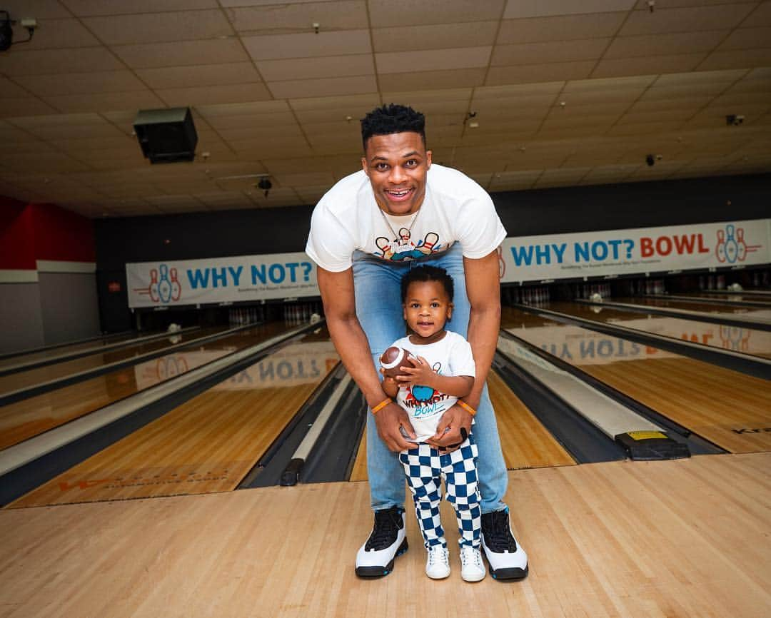 ラッセル・ウェストブルックさんのインスタグラム写真 - (ラッセル・ウェストブルックInstagram)「Thank you to everyone who come out to the 9th Annual #WHYNOTBOWL it was a huge success. Our goal reminds the same and that’s to impact and inspire people all over the world. Thru @whynotfoundation we are going to continue to spread the WHYNOT? mentality in hope to make the world a better place. Thank you to all the supporters!!!」4月7日 3時37分 - russwest44