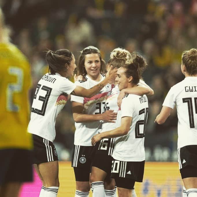 Lina Magullのインスタグラム：「Nice win in Stockholm with a fantastic swedish audience!!! 😊 #thankyou #lovethegame #sweden #germany #dfb #imteam #carryon #allezmaximal」
