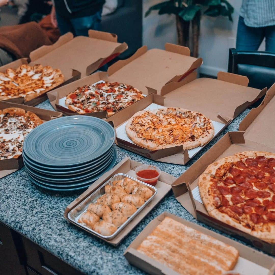 Pizza Hutさんのインスタグラム写真 - (Pizza HutInstagram)「Like if this is what your lineup for #FinalFour looks like 🏀 😍.」4月7日 4時00分 - pizzahut