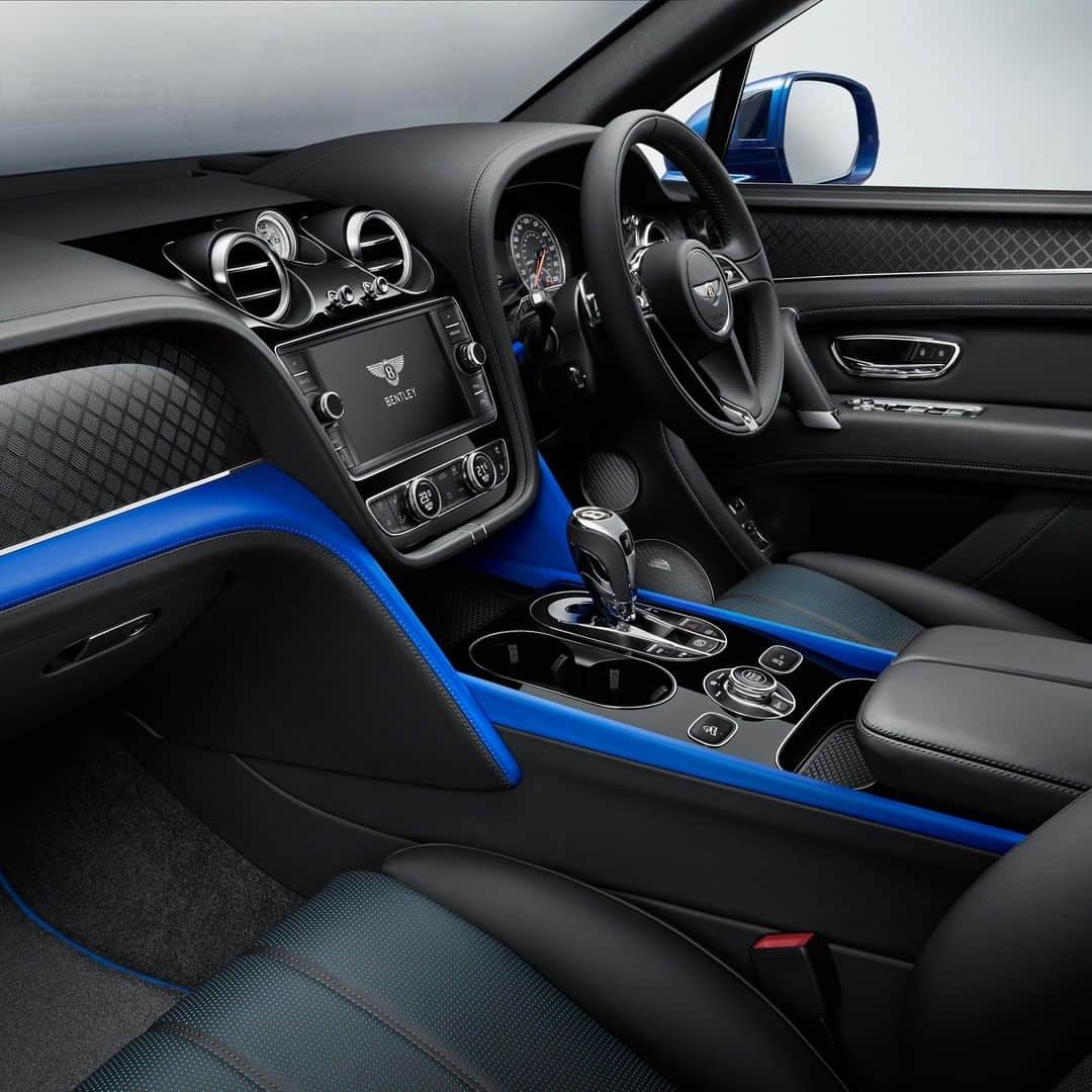ベントレーさんのインスタグラム写真 - (ベントレーInstagram)「#Bentayga #V8 Design Series features a duotone colour palette of Beluga black hides against your choice of contrast colour. Seen here: Klein Blue. Exterior paint: Moroccan Blue. Link in bio.  Bentayga V8 Design Series WLTP drive cycle: fuel consumption, mpg (l/100km) – Combined 21.7 (13.0). Combined CO2 – 296 g/km.」4月7日 4時00分 - bentleymotors