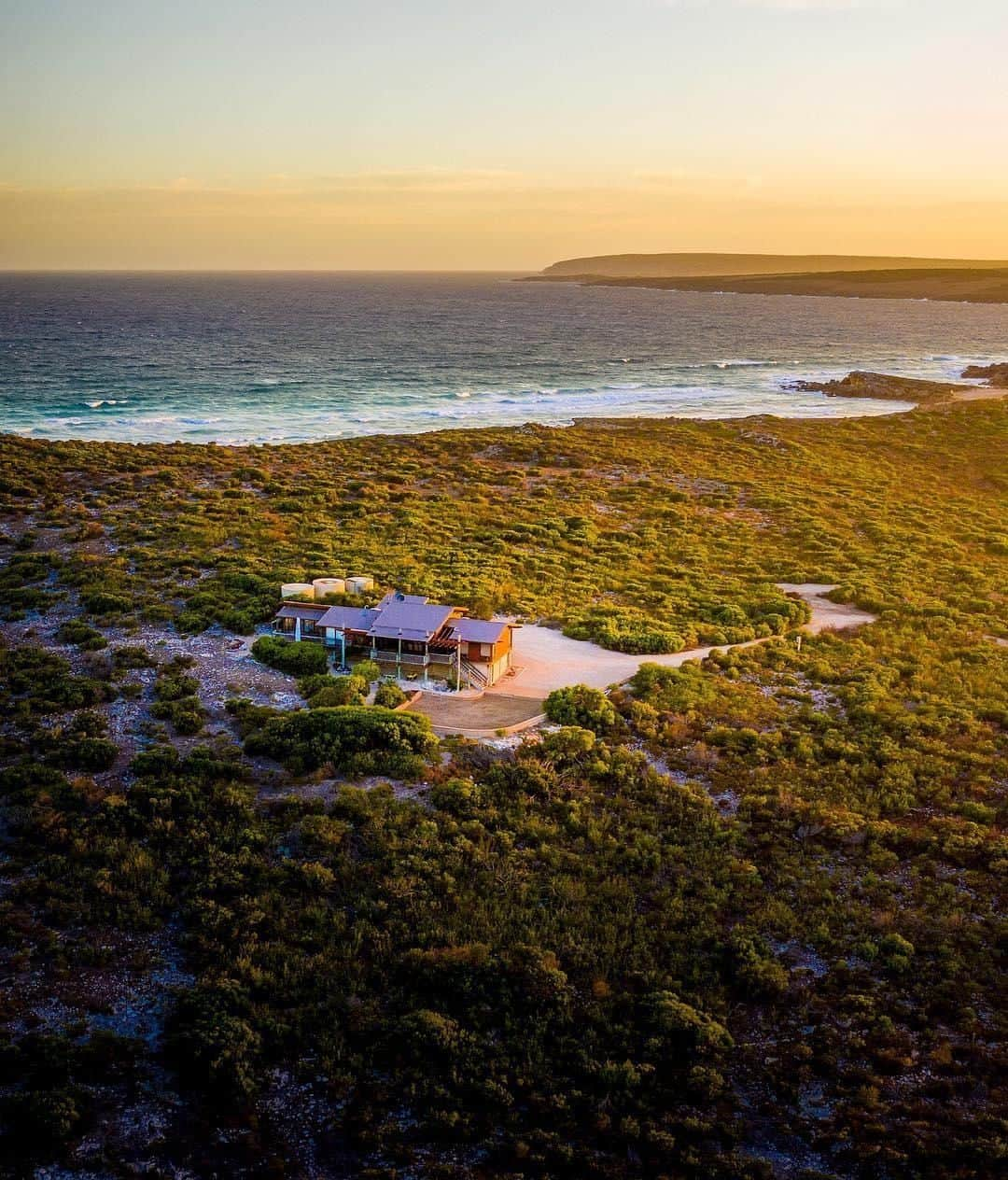 Australiaさんのインスタグラム写真 - (AustraliaInstagram)「BRB, checking ourselves into Sleaford Bay Retreat for some R&R 🙏 @__serio__ beautifully captured this dreamy #sunset scene with “dunes on one side, wild @eyrepeninsula coast on the other.” Located 20 minutes from @port_lincoln in @southaustralia, this retreat is right by #WreckBeach, so you can enjoy uninterrupted panoramic ocean views of Sleaford Mere Conservation Park with a drink in hand on the front deck every day. Spend the day exploring the surrounding landscape and you’ll likely run into some local #wildlife, like kangaroos and Aussie birds, so make sure you bring your camera.  #seeaustralia #seesouthaustralia #eyrepeninsula #sunsetlovers #travel」4月7日 4時00分 - australia