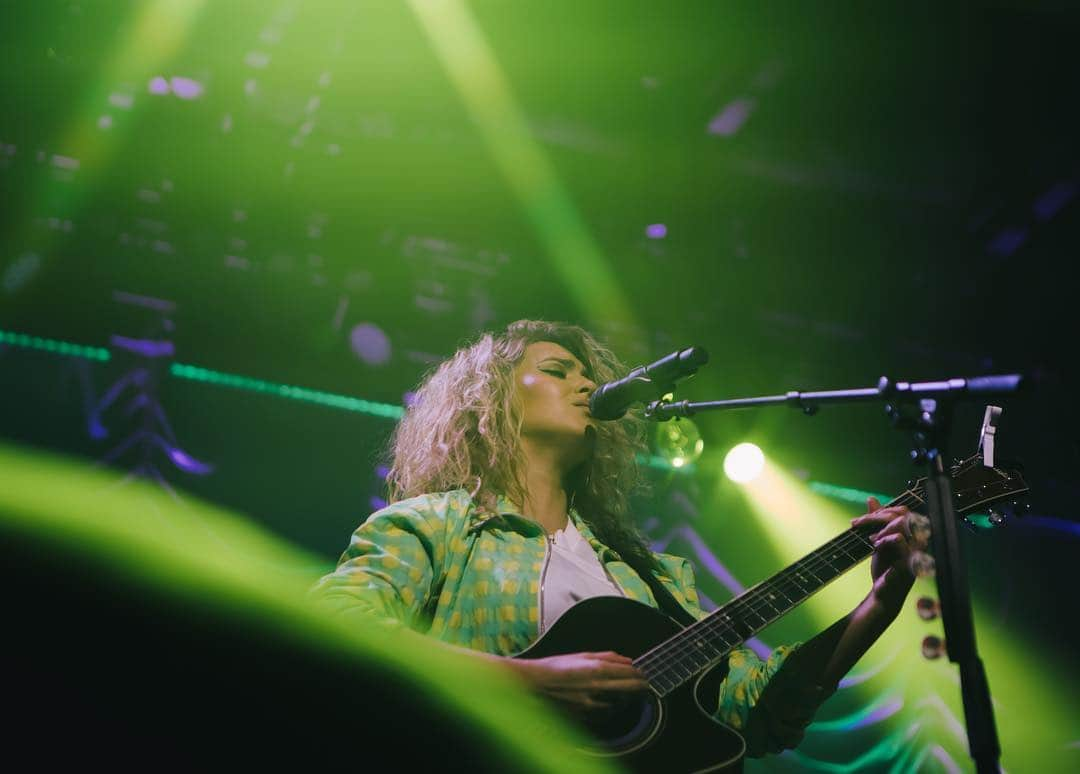 トーライ・ケリーさんのインスタグラム写真 - (トーライ・ケリーInstagram)「thank you philllyyyyy💕  tonight we’re at liberty university in virginia!! can’t wait🙊 #AcousticSessions」4月7日 3時56分 - torikelly