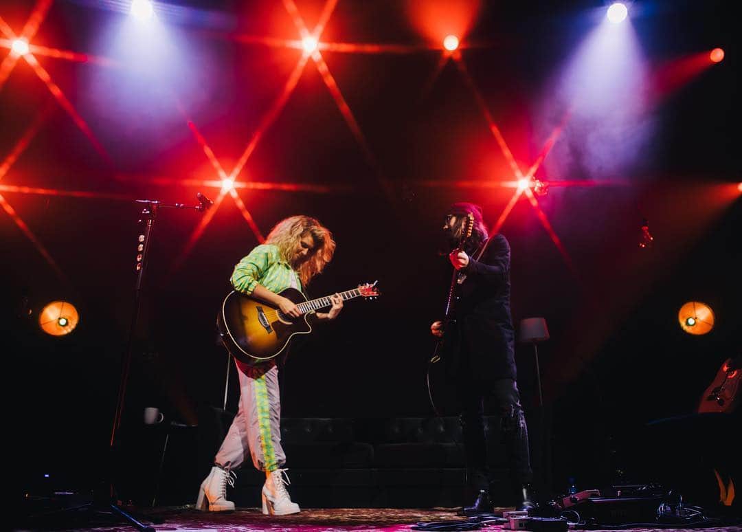 トーライ・ケリーのインスタグラム：「thank you philllyyyyy💕  tonight we’re at liberty university in virginia!! can’t wait🙊 #AcousticSessions」