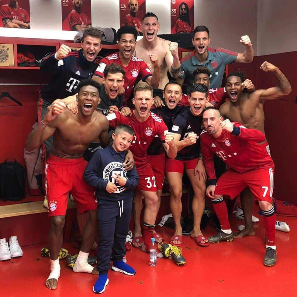 トーマス・ミュラーのインスタグラム：「Mia san mia 💪 What a great of @fcbayern today! 5:0 against Dortmund 👍🏼 #fcbbvb #fcbayern #tabellenführer #Bundesliga #esmuellert #packmas」