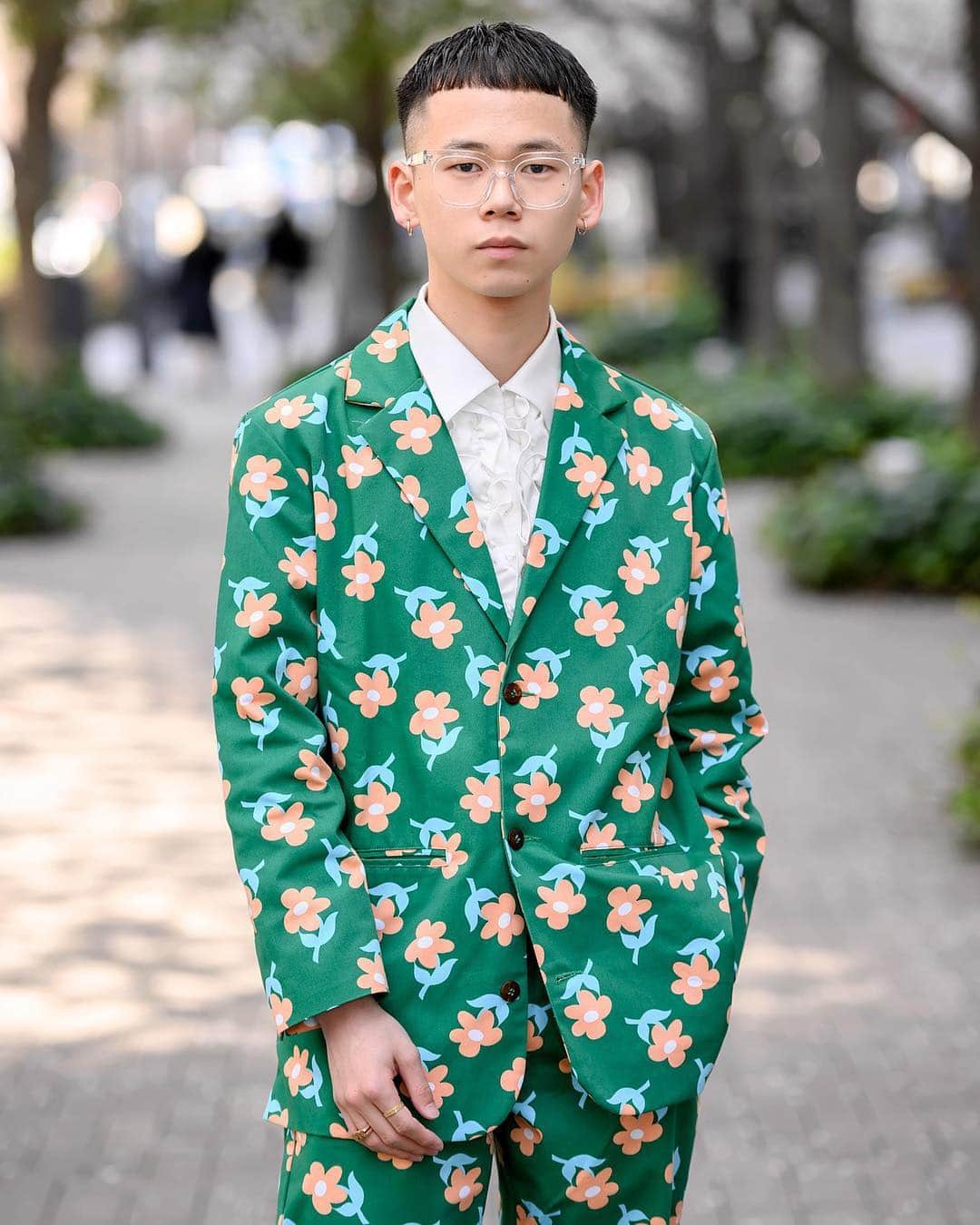 Harajuku Japanさんのインスタグラム写真 - (Harajuku JapanInstagram)「18-year-old Japanese fashion student Yua (@bb.boy51) on the street near Bunka Fashion College’s Shinjuku campus today wearing a floral suit by Golf Wang with Golf Wang sneakers.」4月7日 4時17分 - tokyofashion