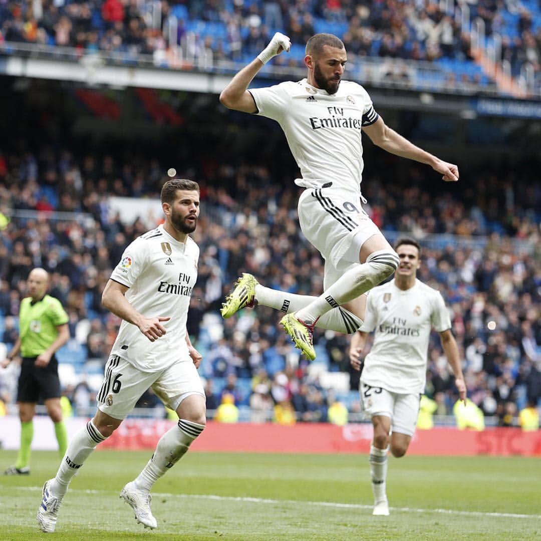 レアル・マドリードさんのインスタグラム写真 - (レアル・マドリードInstagram)「👊🆙 Jumping for joy! 🆚 Real Madrid 2-1 Eibar ⚽ 59' @KarimBenzema ⚽ 81' @KarimBenzema  #RMLiga | #HalaMadrid」4月7日 4時10分 - realmadrid