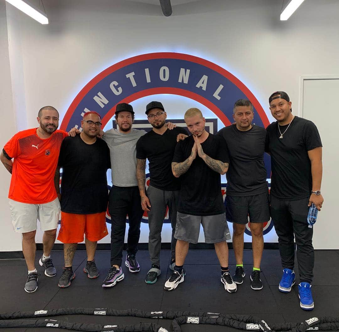 マーク・ウォールバーグさんのインスタグラム写真 - (マーク・ウォールバーグInstagram)「My guys getting it! @jbalvin @f45_training」4月7日 4時19分 - markwahlberg