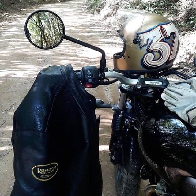 のインスタグラム：「Picture sent by our customer @sp.rider from #brazil racing in #saopaulo and rocking his #manxjacket #vansonleathers #leatherjacket #fun #fashion #heirloomquality  Let us show you some love!!! ❤️ If you want us to post your pic wearing our products inbox us!」
