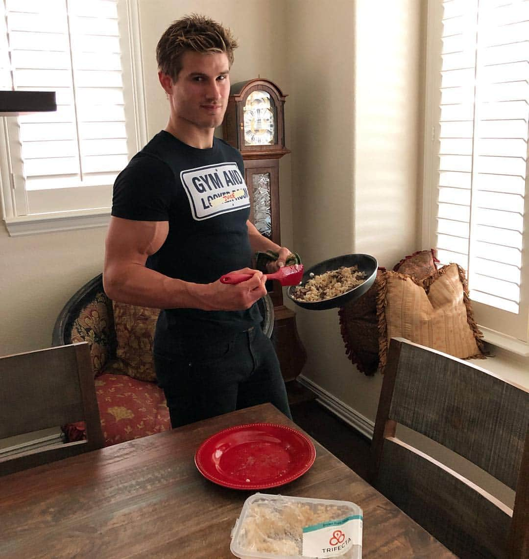 セージ・ノースカットさんのインスタグラム写真 - (セージ・ノースカットInstagram)「Don’t be scared of carbs.. carb up lol」4月7日 4時35分 - supersagenorthcutt