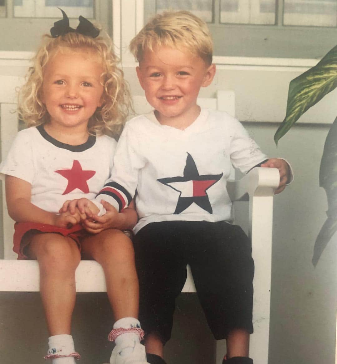 スペンサー・リストさんのインスタグラム写真 - (スペンサー・リストInstagram)「Happy birthday pey pey. Smiling and accidentally matching with you for 21 years. Couldn’t ask for a better womb mate. Love you #besttwininthaworld」4月7日 4時52分 - spencerlist