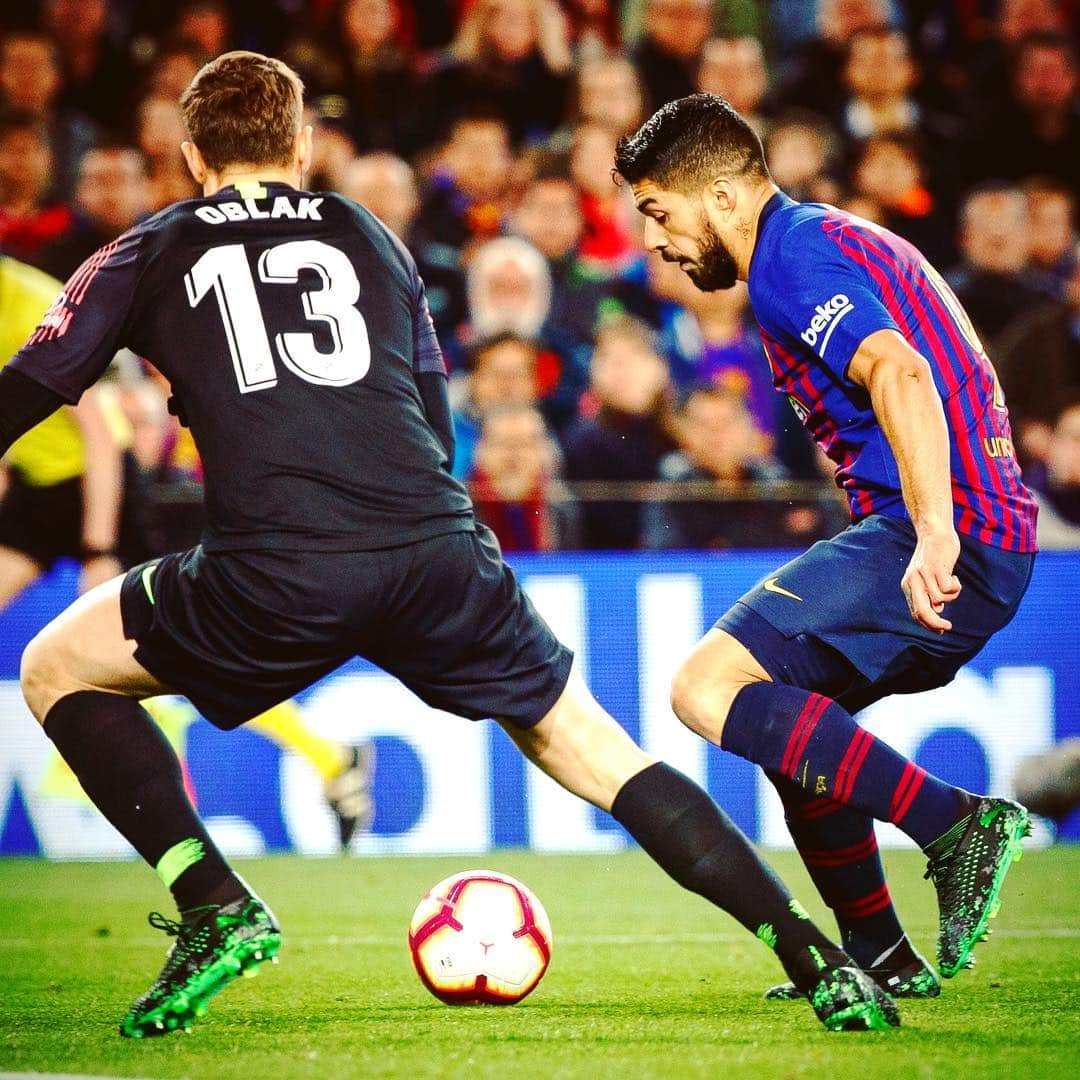 LFPさんのインスタグラム写真 - (LFPInstagram)「🔥 BIG DUEL 🔥 • #Barça #Atleti #LaLiga #LaLigaSantander #Oblak #Suarez」4月7日 5時06分 - laliga