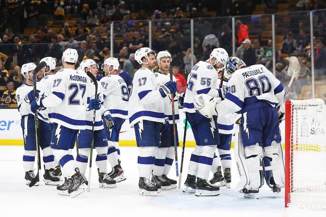 NHLさんのインスタグラム写真 - (NHLInstagram)「62 wins for the @tblightning, tying the most wins in a season. 128 points for @nikitakucherov86, the most by any Russian in a season.  What a 2018-19 campaign. 👏⚡️」4月7日 5時18分 - nhl