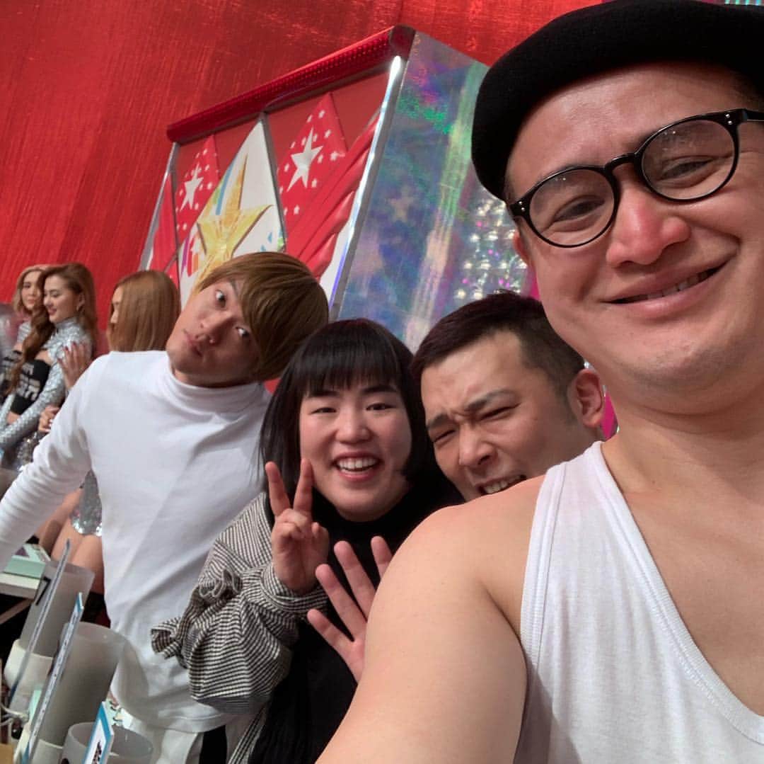のインスタグラム：「どうも手塚治虫ちゃんです✒️ オールスター感謝祭、後夜祭、御視聴ありがとうございました😊 赤坂マラソンをが 爆走したよ🏃‍♂️ 裸足でね👣 あとフィッシャーズくんと撮ってもらったよ。ピノコに報告だ👩‍🦰 #オールスター感謝祭  #オールスター後夜祭 #フィッシャーズ  #手塚治虫」