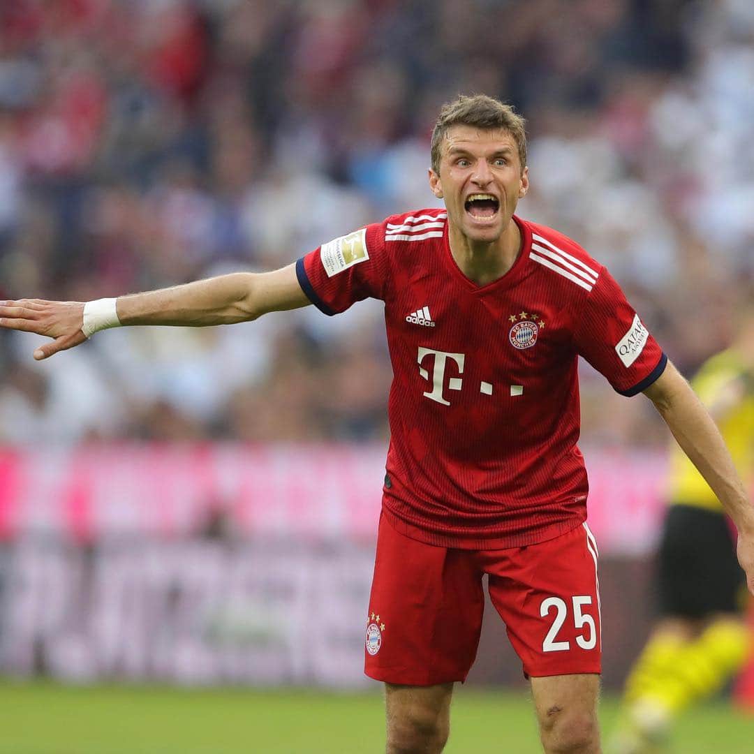 トーマス・ミュラーのインスタグラム：「Yes. Big win of @fcbayern 👍🏼 Mia san mia! 😀 #fcbbvb #derklassiker #bundesliga #esmuellert #thomasmüller #packmas 📷: @alexanderhassenstein」