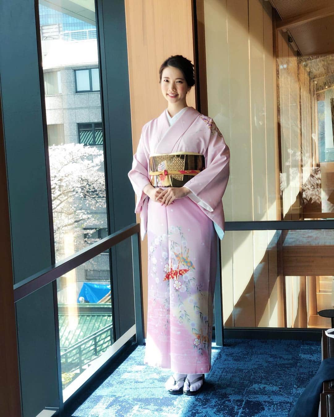 工藤沙織さんのインスタグラム写真 - (工藤沙織Instagram)「着物を着ると背筋もシャキッとして、いつもより所作や姿勢を気をつけるようになるよね。 . 私は顔立ちが和顔なので、着物がしっくりくるんです。🥰 . ドレスも好きだけどね。 . ファッションもその場の価値を高められるかどうかが本当のTPO。 . 今の私としては一度きりの人生。 . とにかく色々なことを愉しみ尽くすの。 . 毎日清々しくて、幸せ🕊🌸 . #着物 #着物女子  #kimono #model #japanesemodel #japanesetradition  #和服 #モデル  #saorikudo #お花見 #桜 #神田明神 #happy #selfie」4月7日 11時18分 - sally.kudo