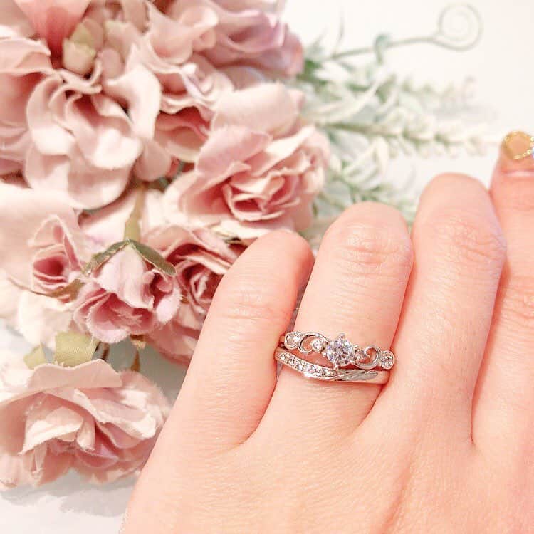 JKプラネット銀座.表参道.福岡|結婚指輪セレクトショップさんのインスタグラム写真 - (JKプラネット銀座.表参道.福岡|結婚指輪セレクトショップInstagram)「💍 @jkplanet.jewelry  ミルク＆ストロベリー 【リング名:アンコード】 音が3つ合わさると和音になる ３本で奏でるハーモニー 幸せのハーモニーをふたりで… . 透き通るように美しい稀少な天然ピンクダイヤモンドをあしらったブライダルジュエリーブランド . いつまでも出会った頃の気持ちを忘れずにてほしいと「運命の象徴」石とも呼ばれるピンクダイヤモンドに想いを込めて作られたリングです💍 . ⇩JKPlanet ショップリスト⇩ 銀座本店・表参道店・横浜元町店・福岡天神店・熊本上通店・宮崎橘通り店・鹿児島天文館店 . #JKPlanet #JKプラネット #結婚指輪のセレクトショップ #婚約指輪のセレクトショップ  #ミルクアンドストロベリー #婚約指輪 #エンゲージリング #結婚指輪 #💍 #婚約指輪探し #結婚指輪探し #東京花嫁 #マリッジリング #エンゲージ #プロポーズ #結婚指輪探し #プレ花嫁 #銀座結婚指輪 #表参道結婚指輪 #原宿結婚指輪  #熊本結婚指輪 #宮崎結婚指輪 #鹿児島結婚指輪 #Ginza #結婚對戒 #結婚戒指 #求婚戒指 #weddingring #engagementring」4月7日 11時21分 - jkplanet.jewelry