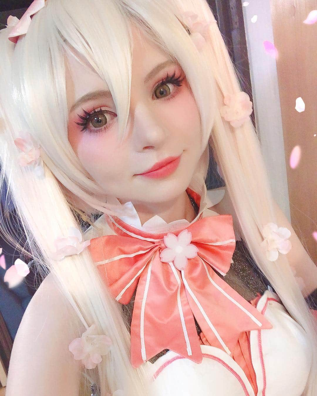 ソフィーさんのインスタグラム写真 - (ソフィーInstagram)「Sakura Miku only appears during full bloom 🌸 . . #hatsunemiku #sakuramiku #cosplay #cosplayer #mikucosplay #hatsunemikucosplay #vocaloidcosplay」4月7日 11時22分 - peachmilky_