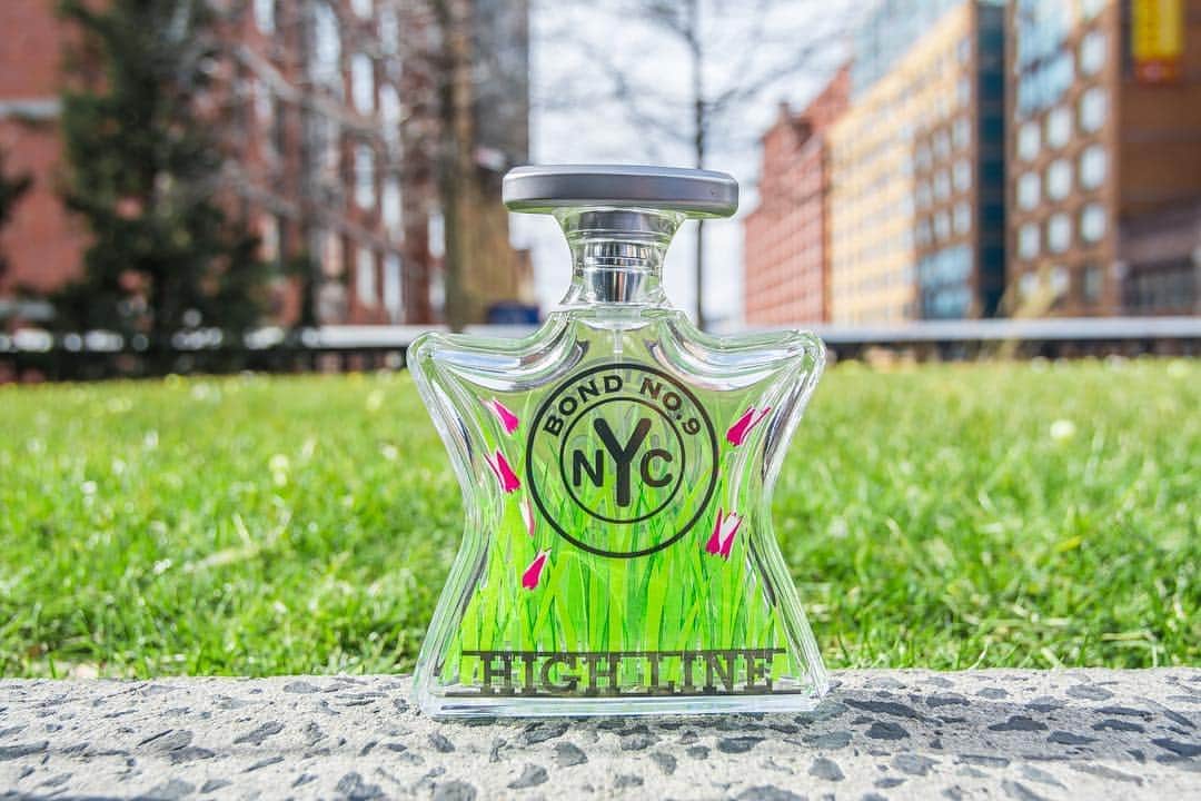 のインスタグラム：「Spring has sprung! Who else loves High Line on beautiful NYC days like these?  #bondno9 #bondno9ny #newyork #newyorkcity #nyc #highline #spring #fragrance #perfume #love」