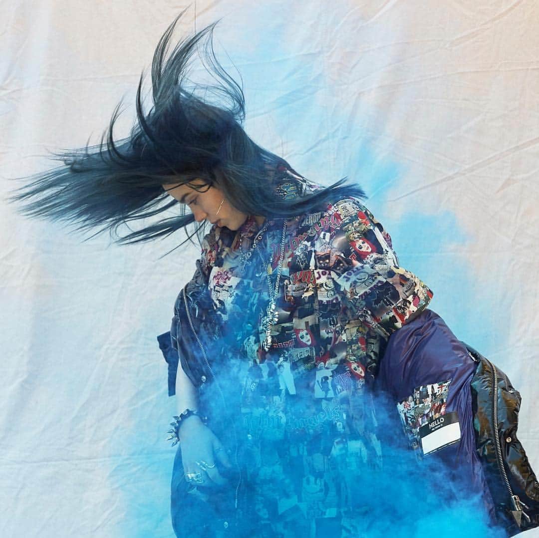 ニューヨーク・タイムズさんのインスタグラム写真 - (ニューヨーク・タイムズInstagram)「Billie Eilish is not your typical teenage pop star. Before she turned 17 in December, she already had more than a billion plays on digital platforms, played sold-out concerts and collected 15 million followers on her @Instagram, @wherearetheavocados. Her new album, “When We All Fall Asleep, Where Do We Go?,” is “likely to cement her growing reputation as a 21st century music business unicorn who embodies all the creative and commercial promise of online youth culture. It might also make her a household name,” writes our culture reporter @joecoscarelli. “I’m realizing the place I’m in right now is kind of my time, though — my moment,” Billie said. @themagdalenaexperience shot this photo. Visit the link in our profile to read more and watch our video on the making of her song “Bury a Friend.”」4月7日 6時08分 - nytimes
