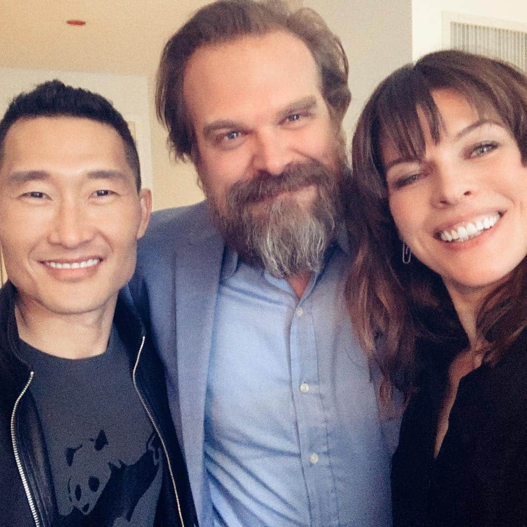 ミラ・ジョヴォヴィッチさんのインスタグラム写真 - (ミラ・ジョヴォヴィッチInstagram)「What a fun few days doing press for @hellboymovie with these two amazing humans @dkharbour and @danieldaekim! Next stop, NYC!」4月7日 6時13分 - millajovovich