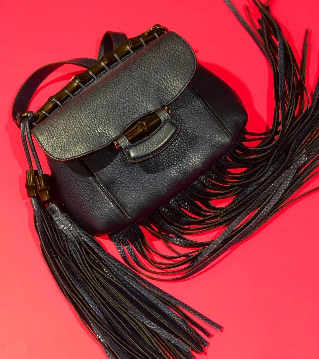 2nd STREET USAさんのインスタグラム写真 - (2nd STREET USAInstagram)「Look no further for the perfect #festival season bag! This leather Gucci fringe bag with bamboo handle is available at our Melrose Location for $999 💎 ✖️✖️✖️✖️✖️✖️✖️✖️✖️✖️✖️✖️✖️✖️✖️✖️✖️ #2ndstreet #2ndstreetusa #2ndstreetvintage #pasadena #melrose #costamesa #melrosestyle #vintage #losangeles #fairfax #labrea #streetstyle #newarrival #newarrivals #secondhand #japan #japanesestyle #ootd #colorful #fashion #fun #instalove #style #art #love #currentlywearing #styleinspo」4月7日 6時36分 - 2ndstreetusa