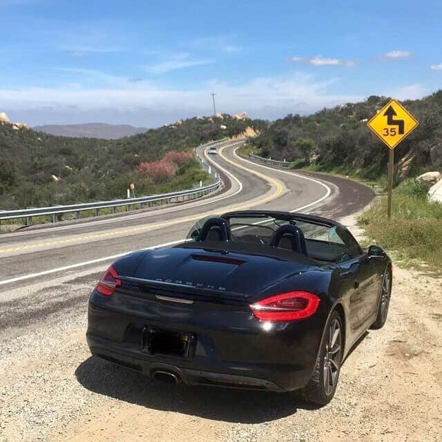 ミハル・チェシカのインスタグラム：「Ortega Highway ✅ playground for adults  #summer #vibes #california #roads #ortegahighway #porsche #love #car #isares」