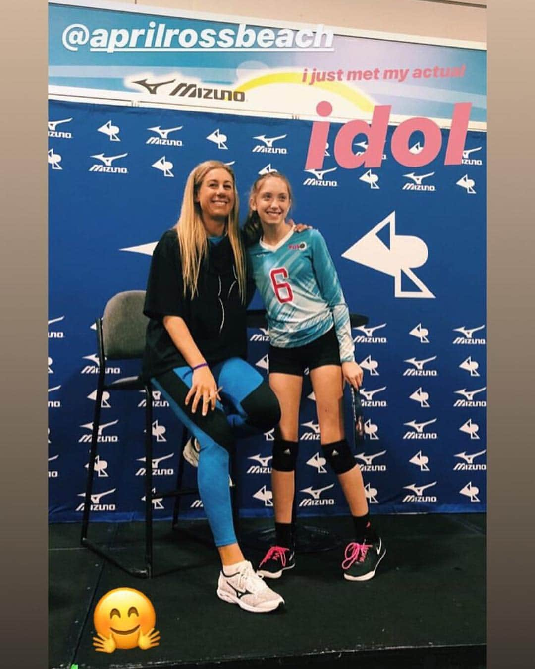 エイプリル・ロスさんのインスタグラム写真 - (エイプリル・ロスInstagram)「Great trip with Mizuno to hang out with the next gen at Big South Qualifier and debut my new ARxMizuno Collection! 🤗 Thanks to everyone who came by, I enjoyed chatting and selfie-ing with all of you! 🖤💙🖤💙 •  Swipe 👈🏼to see something slightly embarrassing 😂」4月7日 6時29分 - aprilrossbeach