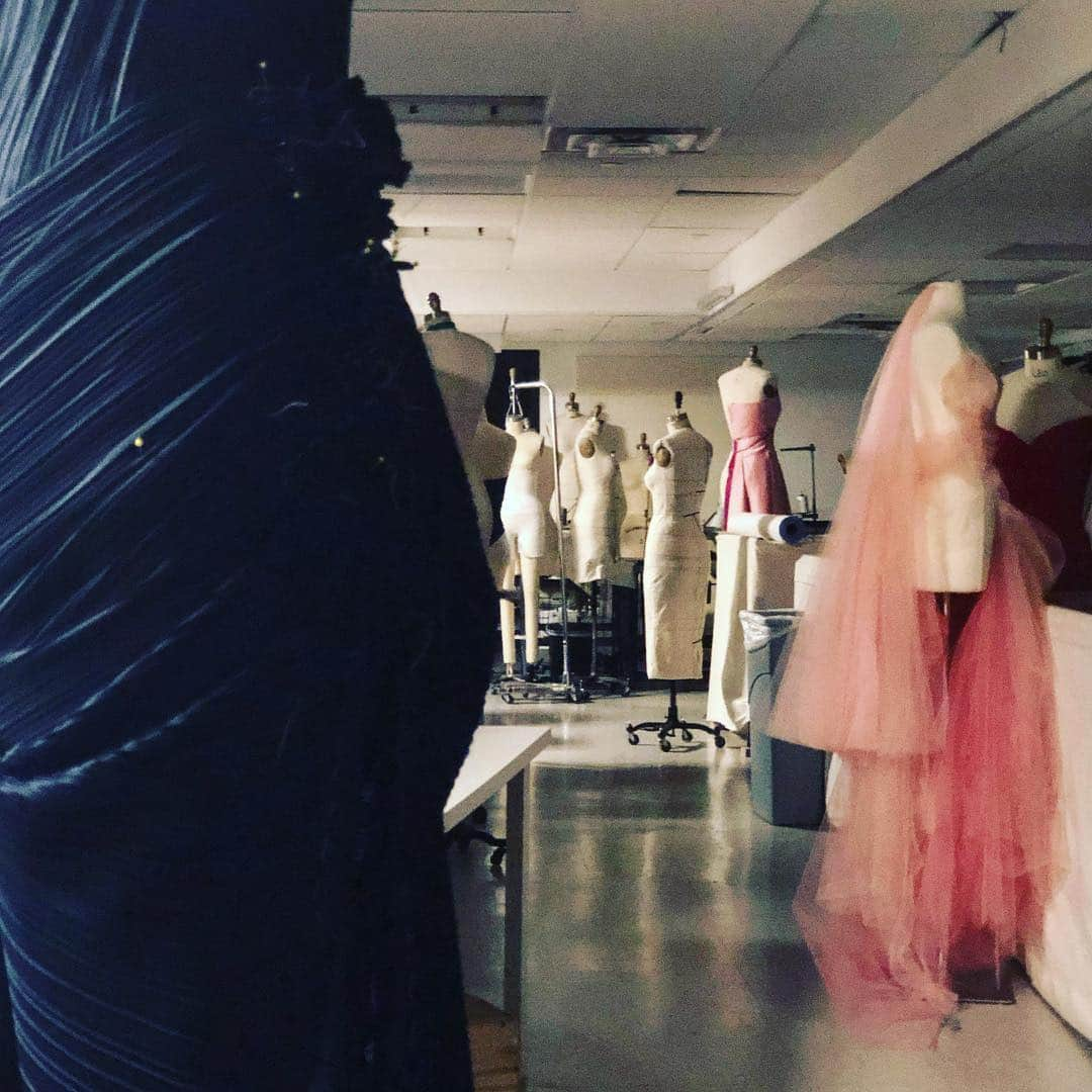 ザックポーゼンさんのインスタグラム写真 - (ザックポーゼンInstagram)「No words, just dreaming, creating is my therapy. A peaceful solitude and Silence in the #Zacposen #ateiler #weekendwork ♥️」4月7日 6時38分 - zacposen