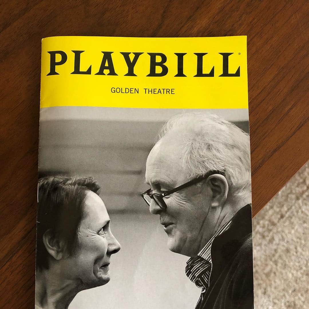 D・W・モフェットさんのインスタグラム写真 - (D・W・モフェットInstagram)「Always a pleasure and an inspiration to see my pal #lauriemetcalf killing it on the stage!! Congratulations to the whole production but especially Laurie!! You own this one!! @jalithgow #hillaryandclinton #broadway」4月7日 6時41分 - dwmoffett