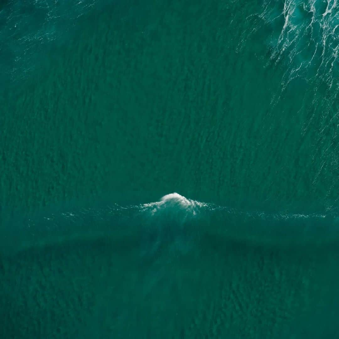 National Geographic Travelさんのインスタグラム写真 - (National Geographic TravelInstagram)「Photo by @ChrisBurkard | The A-frame is one of the oceans great beauties. All the water on the beach gets drawn out to sea and begins to grow towards the sky.  Eventually there are moving lines headed for shallow water.  When all the variables line up a peak emerges towards the sky and perfectly splits down the middle.  A brief moment of perfection and simplicity courtesy of the pacific ocean.」4月7日 7時03分 - natgeotravel