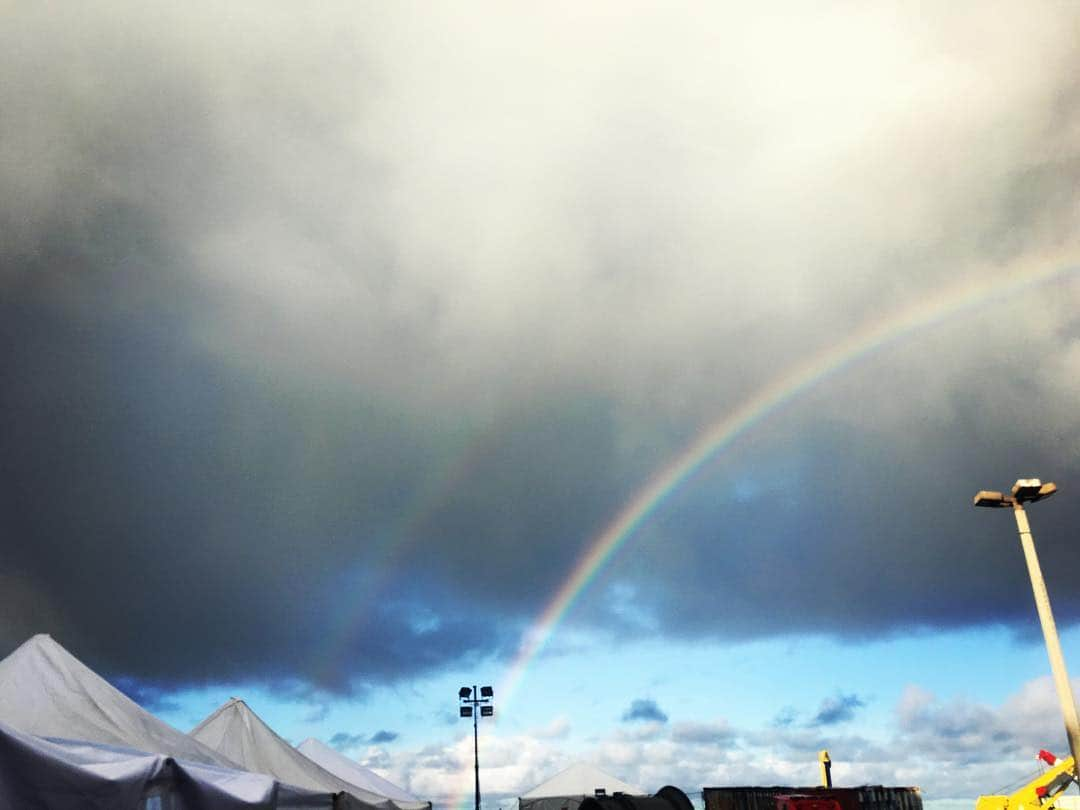 エディ・ポンさんのインスタグラム写真 - (エディ・ポンInstagram)「Just another beautiful rainy moment in life. 😎😎😎Out here in Rosarito enjoy shooting. #theresue #rainbow #doublerainbow #goodluck #photography #sky #filming」4月7日 7時18分 - yuyanpeng