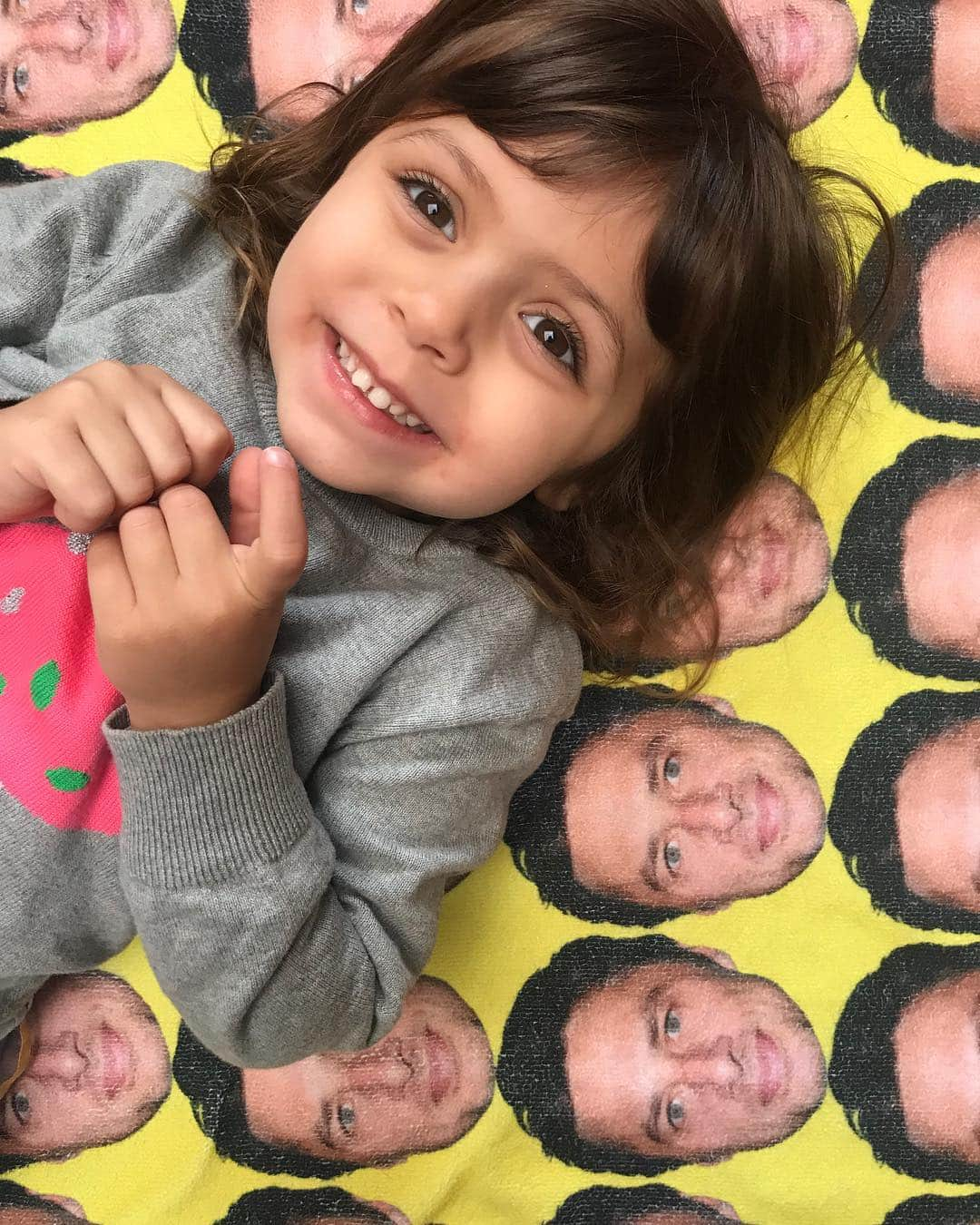 ザック・ブラフさんのインスタグラム写真 - (ザック・ブラフInstagram)「It’s my birthday! 30 finally! Here is my Goddaughter on a Zach Braff Towel.™️」4月7日 7時25分 - zachbraff